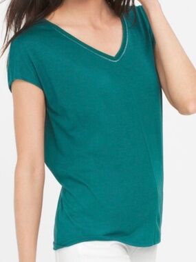 White House Black Market Jetsetter T-shirt - Green V-neck Top - Size Medium